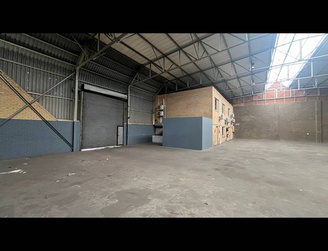 1,092M² WAREHOUSE TO LET IN SPARTAN